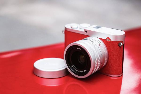 Leica Q (Red Silver)