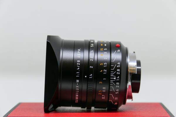Leica Summilux-M 28mm f/1.4, màu đen